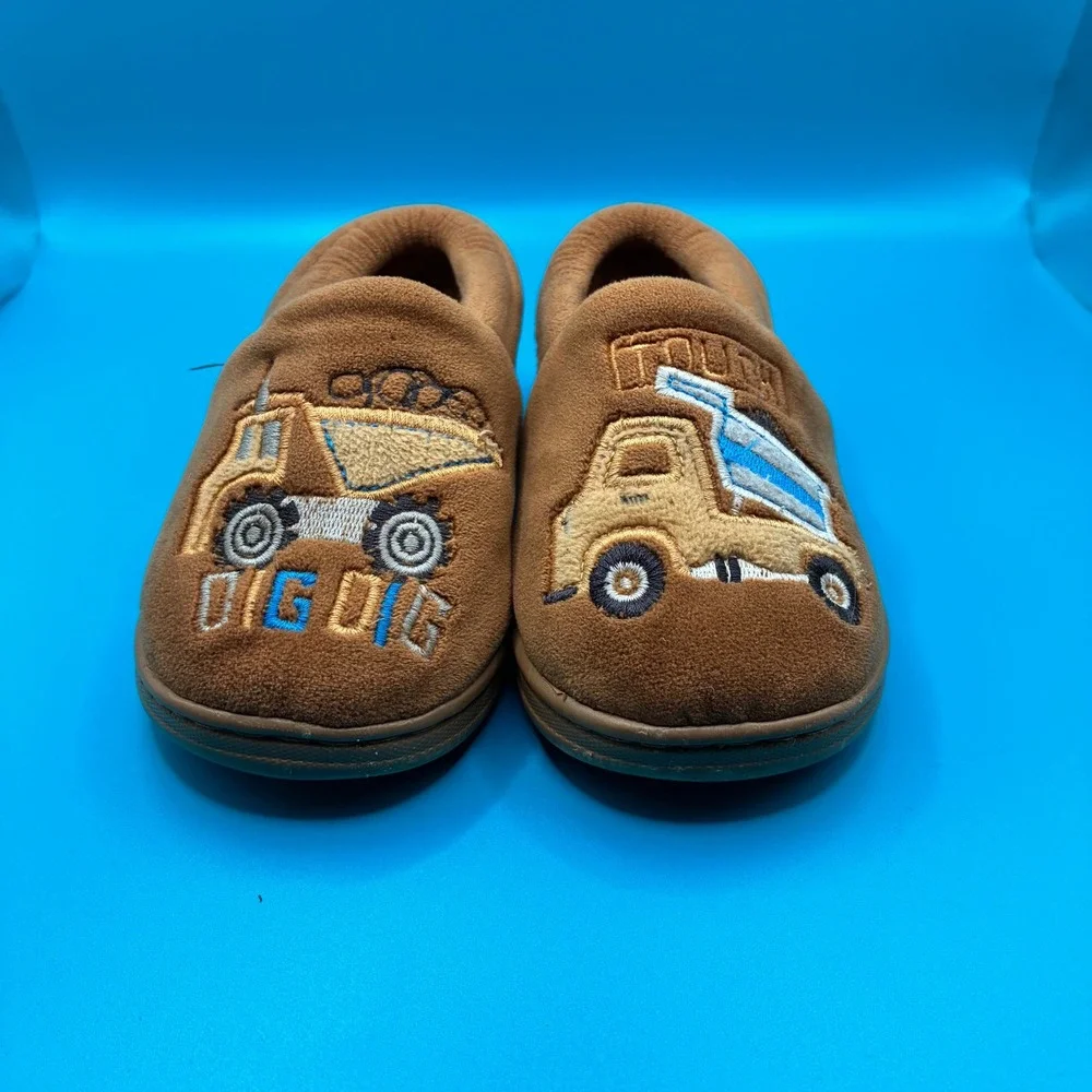 See Kai Run Construction Truck Fleece Slippers Dig Dig Tough Size 26-27